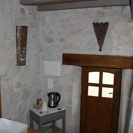 Bed & Breakfast La Garde Pile De Fichou 3*