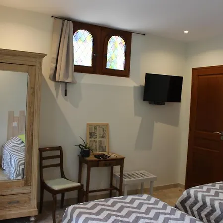 Bed & Breakfast La Garde Pile De Fichou 3*
