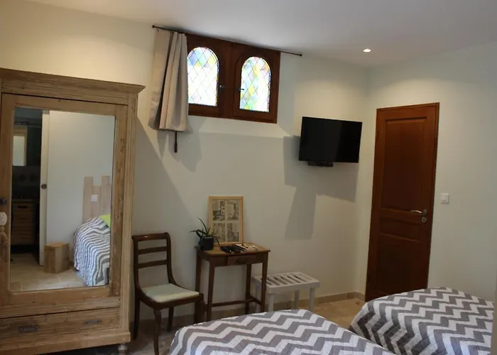 Bed & Breakfast La Garde Pile De Fichou 3*